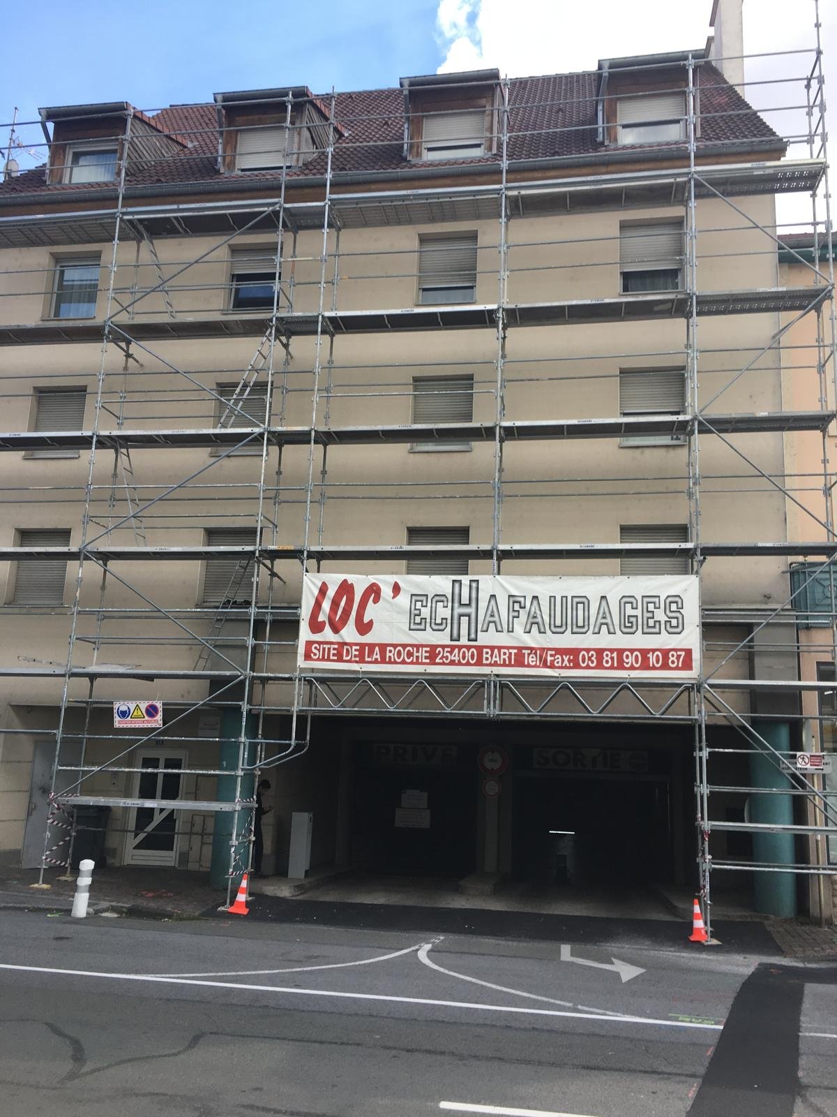 Montage d'un échafaudage fixe par Loc-Echafaudages